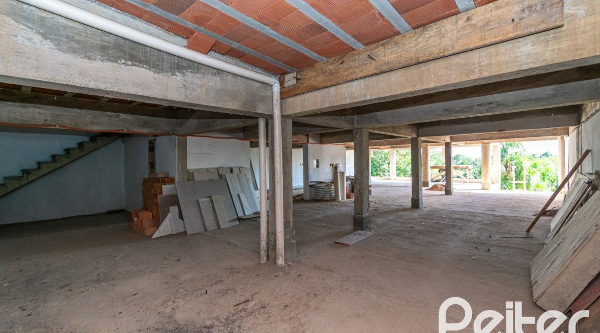 Casa à venda com 450m², 3 dormitórios, 3 suítes, 6 vagas, no bairro Vila Assunção em Porto Alegre