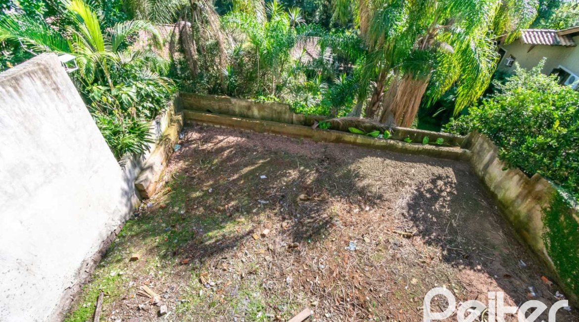 Casa à venda com 450m², 3 dormitórios, 3 suítes, 6 vagas, no bairro Vila Assunção em Porto Alegre