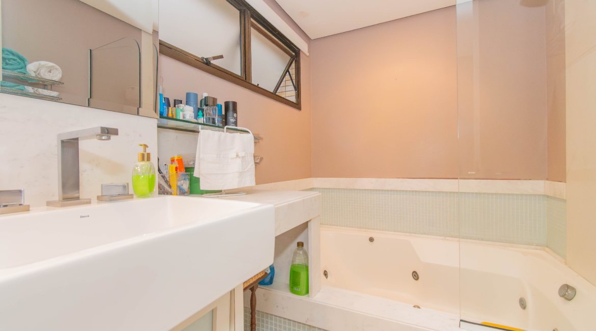 Apartamento à venda com 206m², 3 dormitórios, 3 suítes, 3 vagas, no bairro Cristal em PORTO ALEGRE