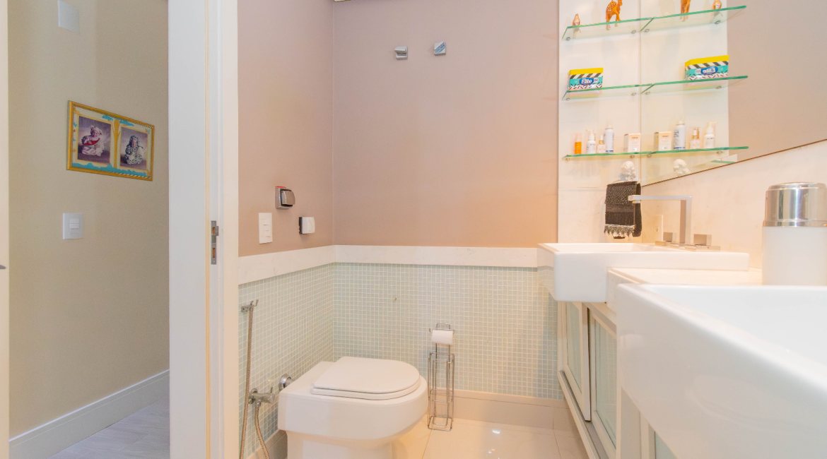 Apartamento à venda com 206m², 3 dormitórios, 3 suítes, 3 vagas, no bairro Cristal em PORTO ALEGRE