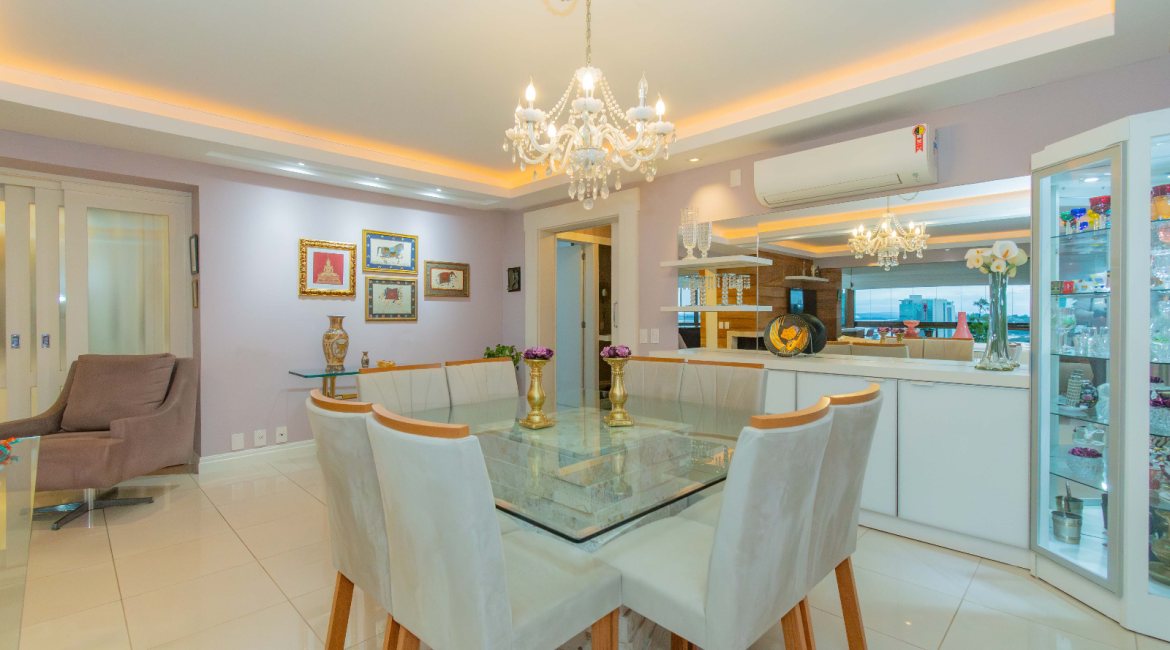 Apartamento à venda com 206m², 3 dormitórios, 3 suítes, 3 vagas, no bairro Cristal em PORTO ALEGRE