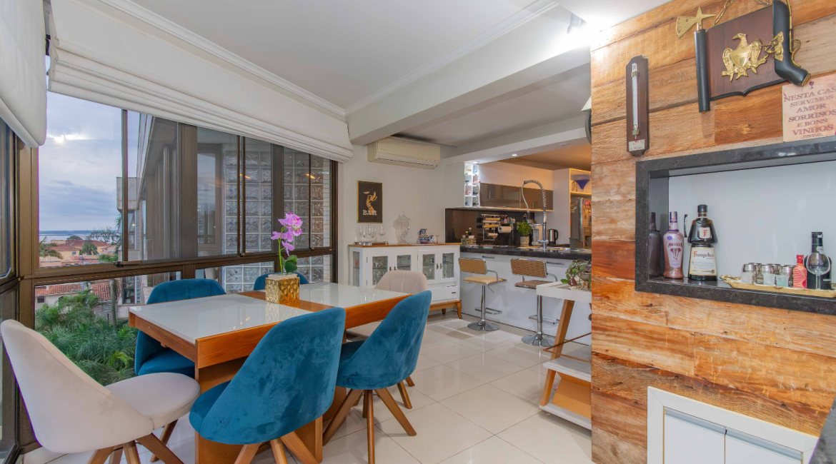 Apartamento à venda com 206m², 3 dormitórios, 3 suítes, 3 vagas, no bairro Cristal em PORTO ALEGRE
