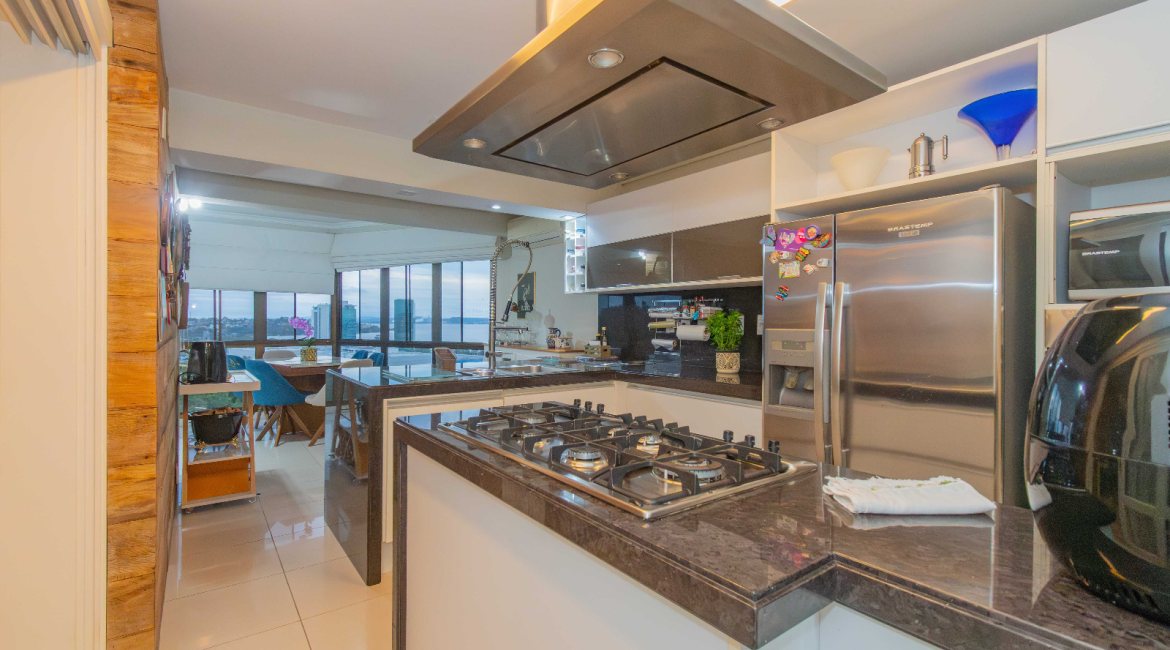 Apartamento à venda com 206m², 3 dormitórios, 3 suítes, 3 vagas, no bairro Cristal em PORTO ALEGRE