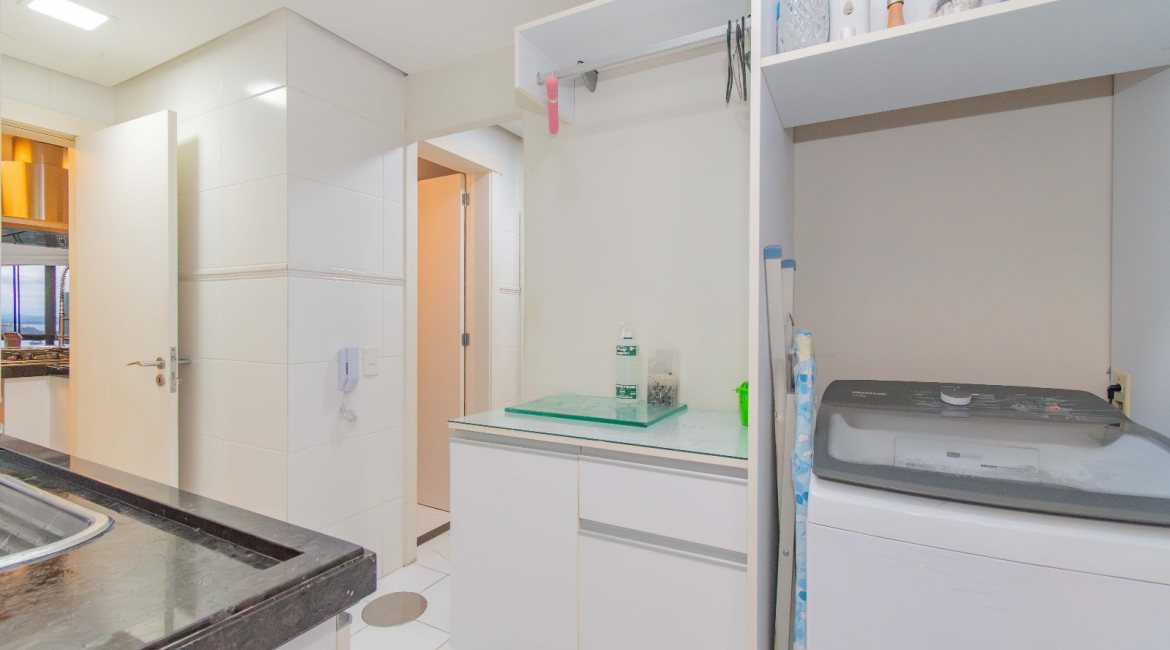 Apartamento à venda com 206m², 3 dormitórios, 3 suítes, 3 vagas, no bairro Cristal em PORTO ALEGRE