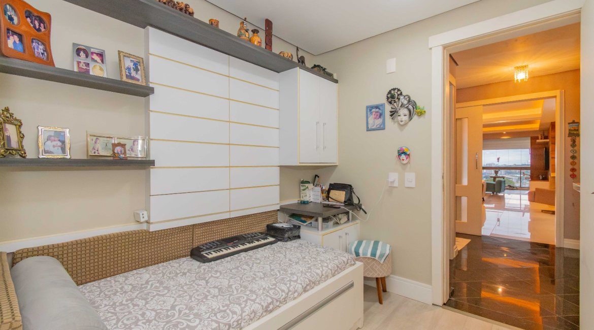 Apartamento à venda com 206m², 3 dormitórios, 3 suítes, 3 vagas, no bairro Cristal em PORTO ALEGRE