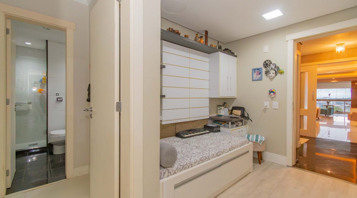 Apartamento à venda com 206m², 3 dormitórios, 3 suítes, 3 vagas, no bairro Cristal em PORTO ALEGRE