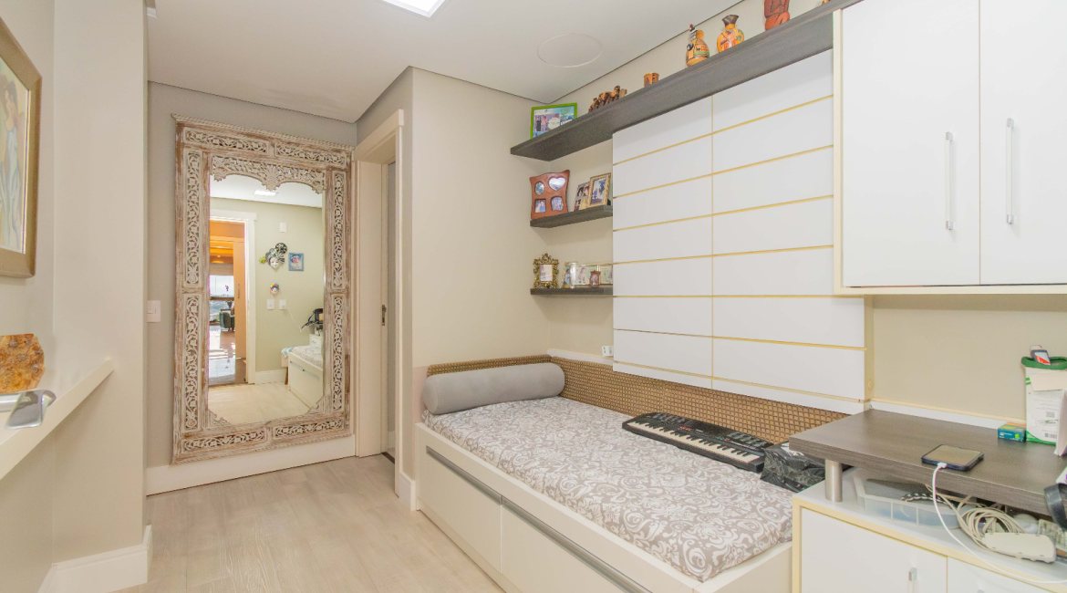 Apartamento à venda com 206m², 3 dormitórios, 3 suítes, 3 vagas, no bairro Cristal em PORTO ALEGRE