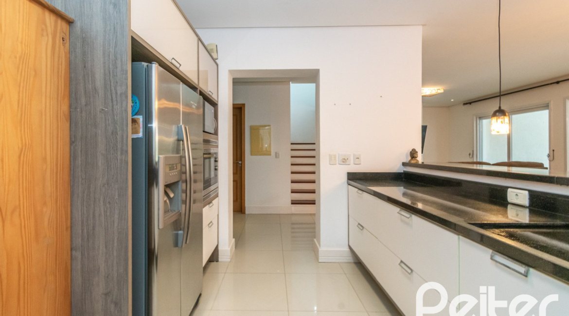 Casa em Condomínio à venda com 333m², 3 dormitórios, 3 suítes, 4 vagas, no bairro Terra Ville em PORTO ALEGRE