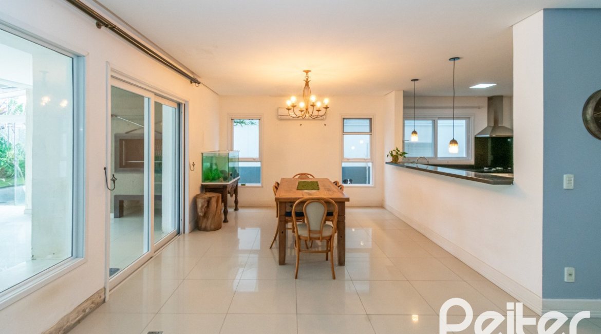 Casa em Condomínio à venda com 333m², 3 dormitórios, 3 suítes, 4 vagas, no bairro Terra Ville em PORTO ALEGRE