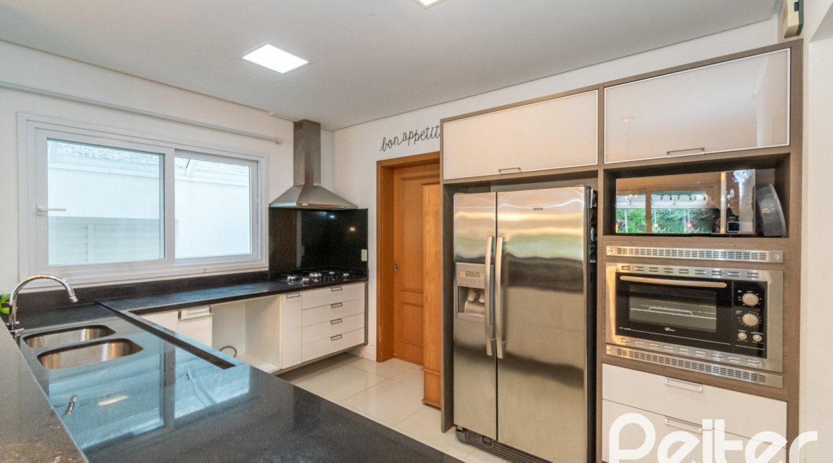 Casa em Condomínio à venda com 333m², 3 dormitórios, 3 suítes, 4 vagas, no bairro Terra Ville em PORTO ALEGRE