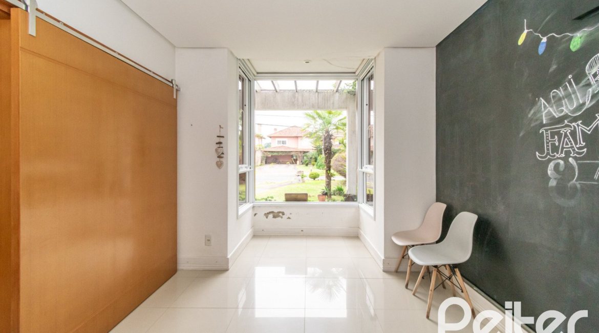 Casa em Condomínio à venda com 333m², 3 dormitórios, 3 suítes, 4 vagas, no bairro Terra Ville em PORTO ALEGRE