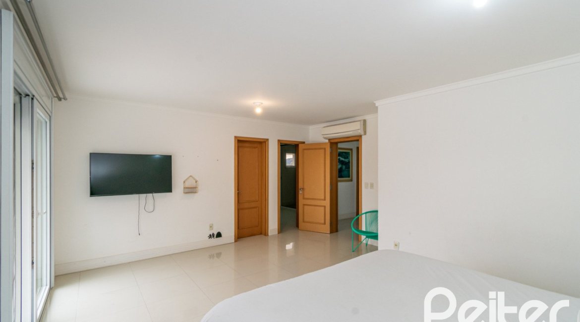 Casa em Condomínio à venda com 333m², 3 dormitórios, 3 suítes, 4 vagas, no bairro Terra Ville em PORTO ALEGRE