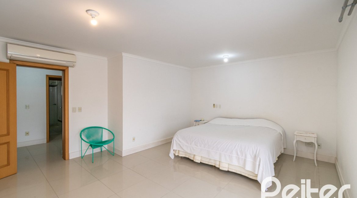 Casa em Condomínio à venda com 333m², 3 dormitórios, 3 suítes, 4 vagas, no bairro Terra Ville em PORTO ALEGRE