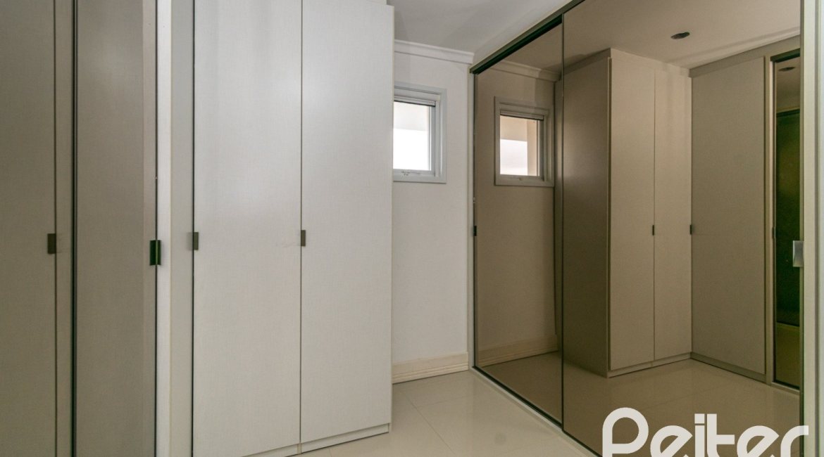 Casa em Condomínio à venda com 333m², 3 dormitórios, 3 suítes, 4 vagas, no bairro Terra Ville em PORTO ALEGRE