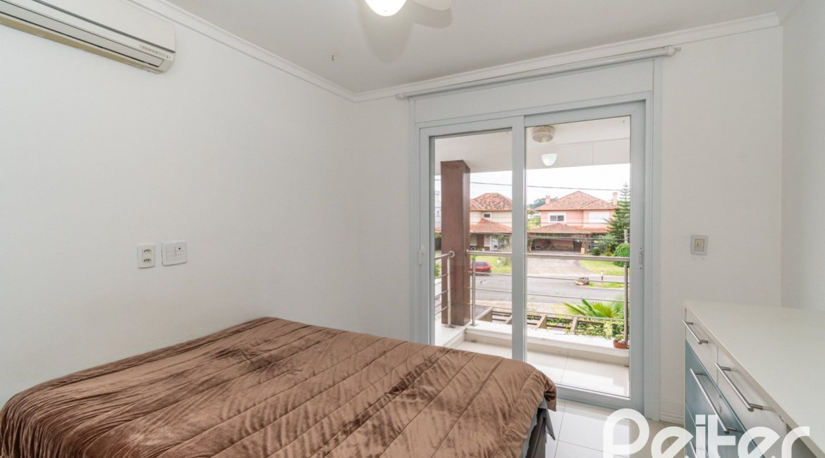 Casa em Condomínio à venda com 333m², 3 dormitórios, 3 suítes, 4 vagas, no bairro Terra Ville em PORTO ALEGRE