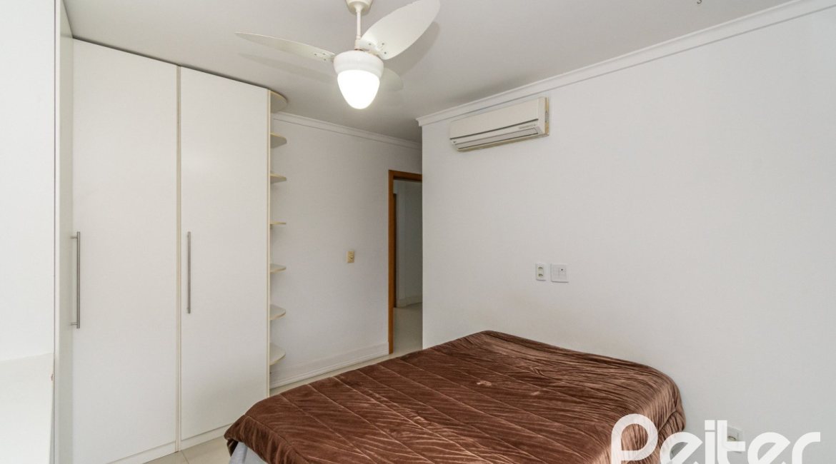 Casa em Condomínio à venda com 333m², 3 dormitórios, 3 suítes, 4 vagas, no bairro Terra Ville em PORTO ALEGRE