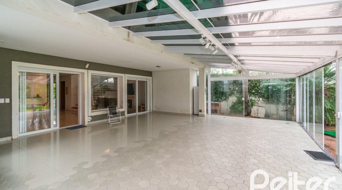 Casa em Condomínio à venda com 333m², 3 dormitórios, 3 suítes, 4 vagas, no bairro Terra Ville em PORTO ALEGRE