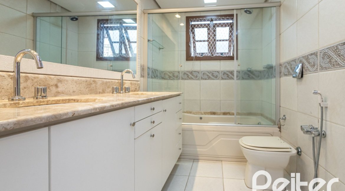 Casa em Condomínio à venda com 240m², 3 dormitórios, 1 suíte, 3 vagas, no bairro Vila Assunção em Porto Alegre