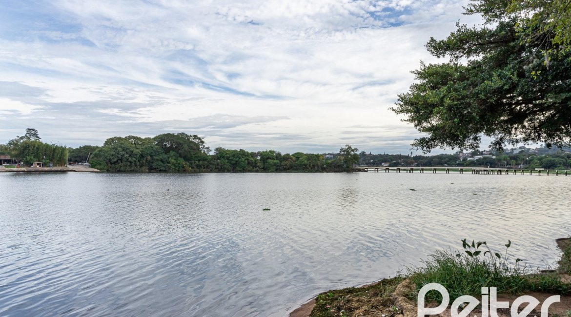 Casa em Condomínio à venda com 380m², 4 dormitórios, 2 suítes, 3 vagas, no bairro Tristeza em PORTO ALEGRE