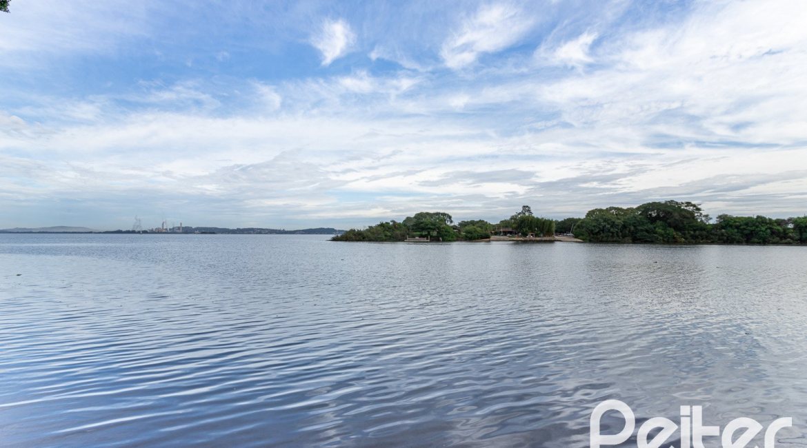 Casa em Condomínio à venda com 380m², 4 dormitórios, 2 suítes, 3 vagas, no bairro Tristeza em PORTO ALEGRE