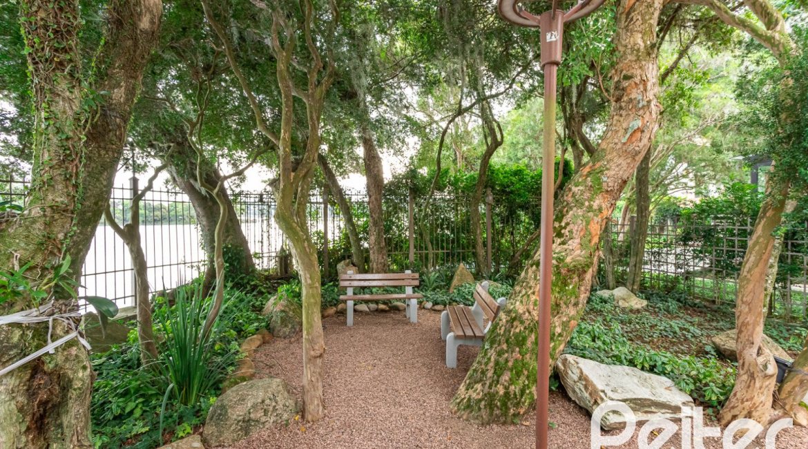 Casa em Condomínio à venda com 380m², 4 dormitórios, 2 suítes, 3 vagas, no bairro Tristeza em PORTO ALEGRE