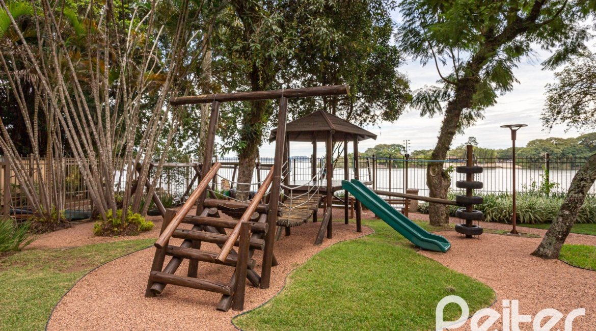 Casa em Condomínio à venda com 380m², 4 dormitórios, 2 suítes, 3 vagas, no bairro Tristeza em PORTO ALEGRE