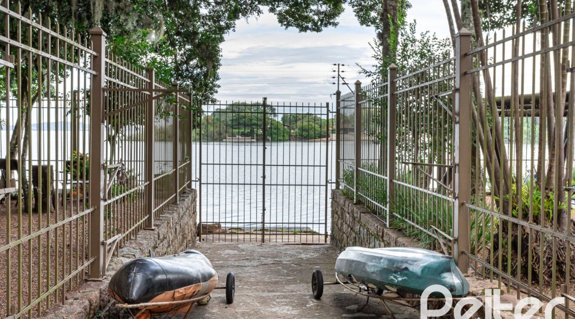 Casa em Condomínio à venda com 380m², 4 dormitórios, 2 suítes, 3 vagas, no bairro Tristeza em PORTO ALEGRE