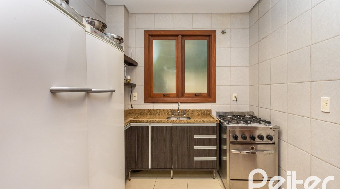 Casa em Condomínio à venda com 380m², 4 dormitórios, 2 suítes, 3 vagas, no bairro Tristeza em PORTO ALEGRE