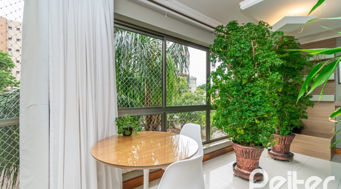 Apartamento à venda com 154m², 3 dormitórios, 1 suíte, 3 vagas, no bairro Tristeza em PORTO ALEGRE