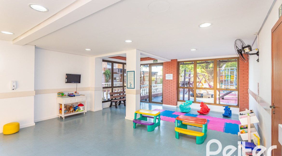 Apartamento à venda com 94m², 3 dormitórios, 1 suíte, 2 vagas, no bairro Tristeza em PORTO ALEGRE