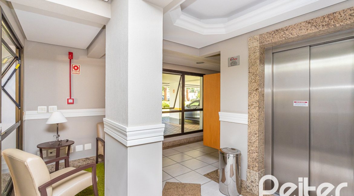 Apartamento à venda com 94m², 3 dormitórios, 1 suíte, 2 vagas, no bairro Tristeza em PORTO ALEGRE