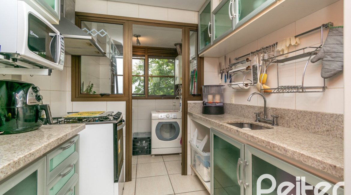 Apartamento à venda com 94m², 3 dormitórios, 1 suíte, 2 vagas, no bairro Tristeza em PORTO ALEGRE