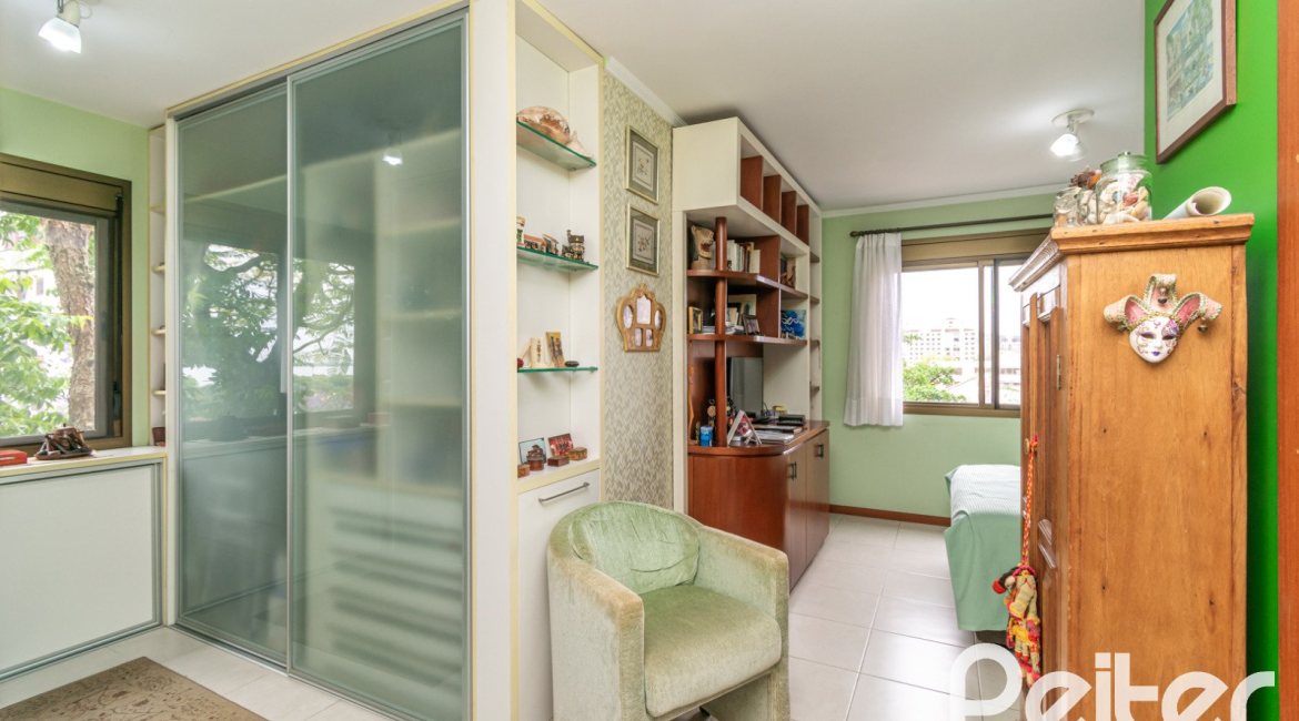 Apartamento à venda com 94m², 3 dormitórios, 1 suíte, 2 vagas, no bairro Tristeza em PORTO ALEGRE