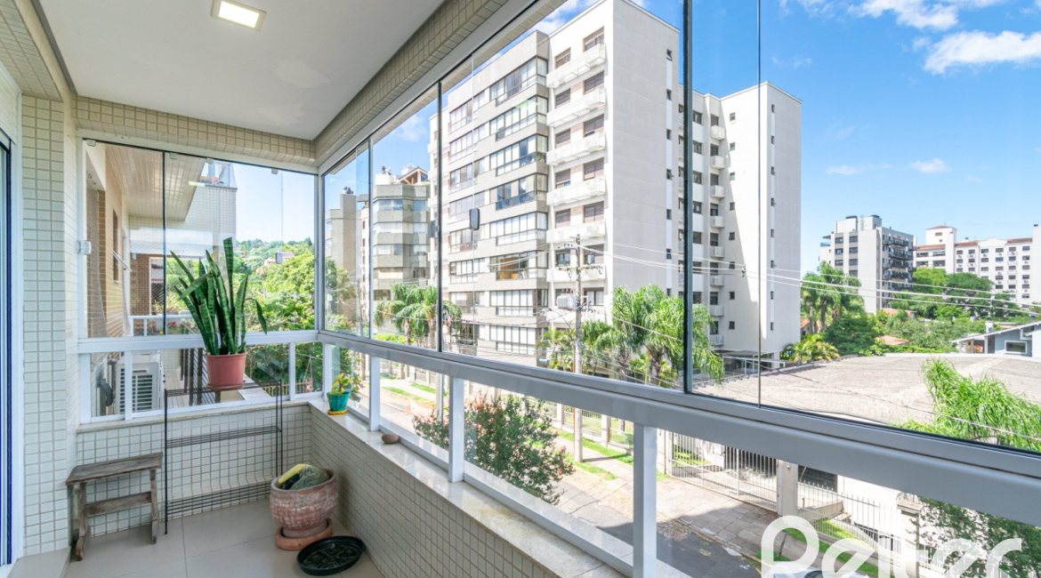 Apartamento à venda com 152m², 3 dormitórios, 1 suíte, 2 vagas, no bairro Tristeza em PORTO ALEGRE