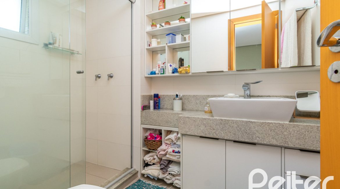 Apartamento à venda com 152m², 3 dormitórios, 1 suíte, 2 vagas, no bairro Tristeza em PORTO ALEGRE