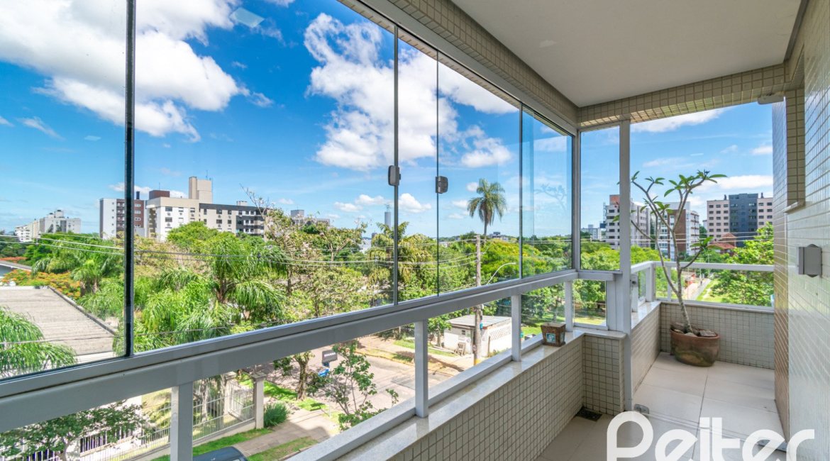 Apartamento à venda com 152m², 3 dormitórios, 1 suíte, 2 vagas, no bairro Tristeza em PORTO ALEGRE