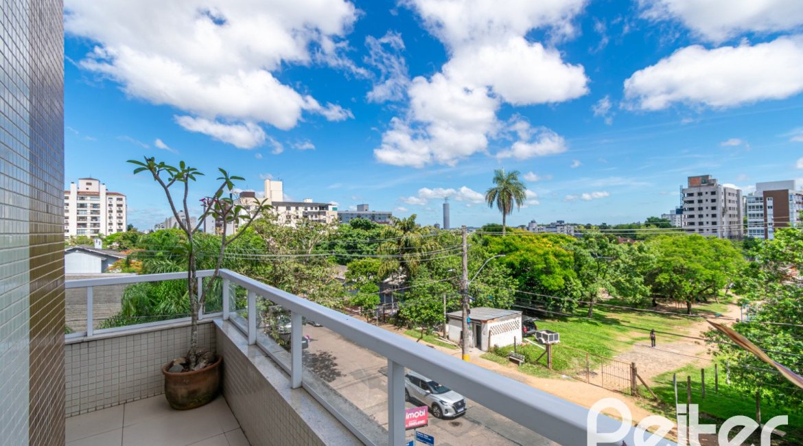 Apartamento à venda com 152m², 3 dormitórios, 1 suíte, 2 vagas, no bairro Tristeza em PORTO ALEGRE