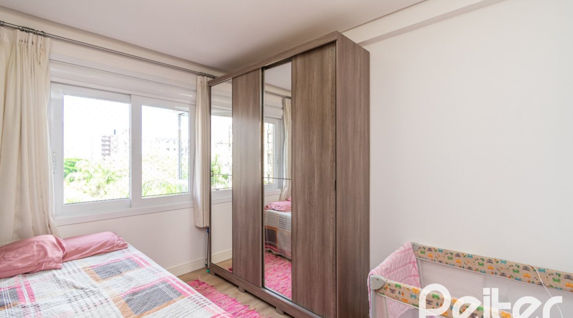 Apartamento à venda com 152m², 3 dormitórios, 1 suíte, 2 vagas, no bairro Tristeza em PORTO ALEGRE