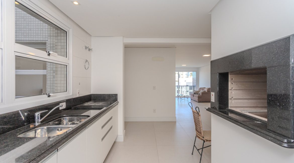Apartamento à venda com 133m², 3 dormitórios, 3 suítes, 2 vagas, no bairro Tristeza em PORTO ALEGRE