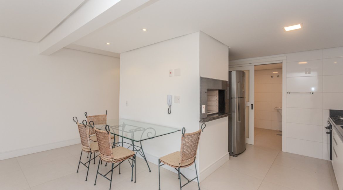 Apartamento à venda com 133m², 3 dormitórios, 3 suítes, 2 vagas, no bairro Tristeza em PORTO ALEGRE