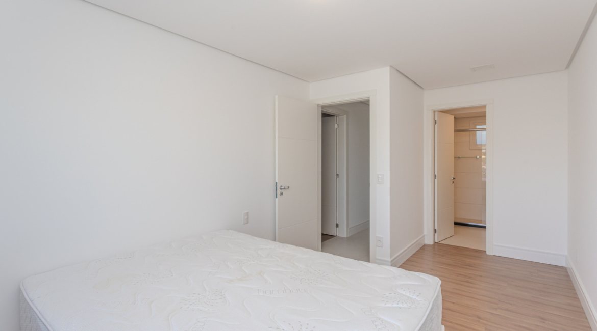 Apartamento à venda com 133m², 3 dormitórios, 3 suítes, 2 vagas, no bairro Tristeza em PORTO ALEGRE