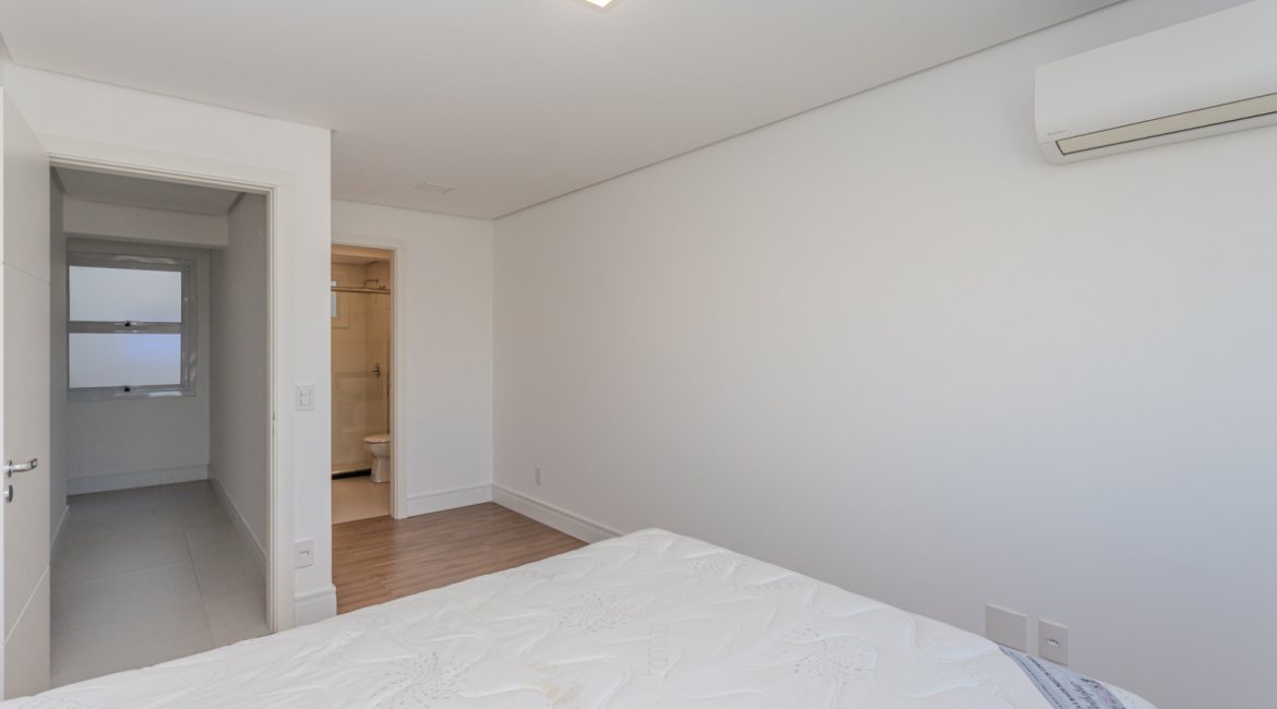 Apartamento à venda com 133m², 3 dormitórios, 3 suítes, 2 vagas, no bairro Tristeza em PORTO ALEGRE