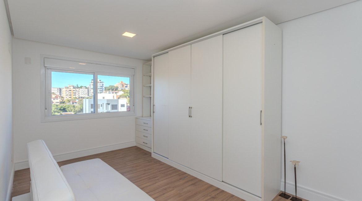 Apartamento à venda com 133m², 3 dormitórios, 3 suítes, 2 vagas, no bairro Tristeza em PORTO ALEGRE
