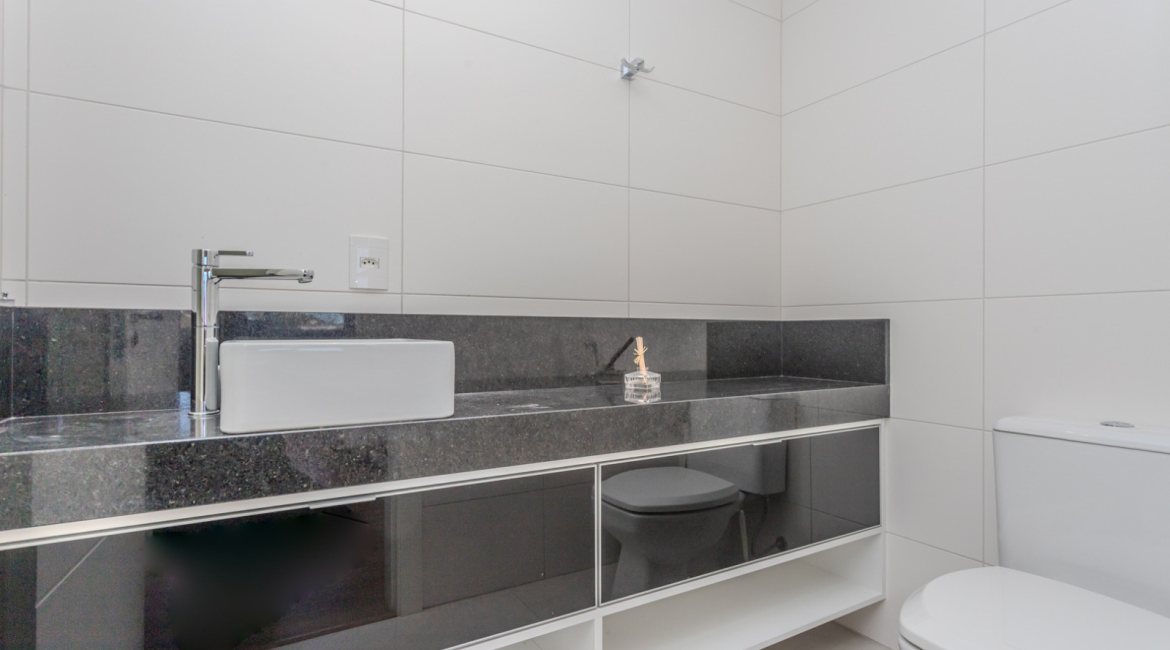 Apartamento à venda com 133m², 3 dormitórios, 3 suítes, 2 vagas, no bairro Tristeza em PORTO ALEGRE