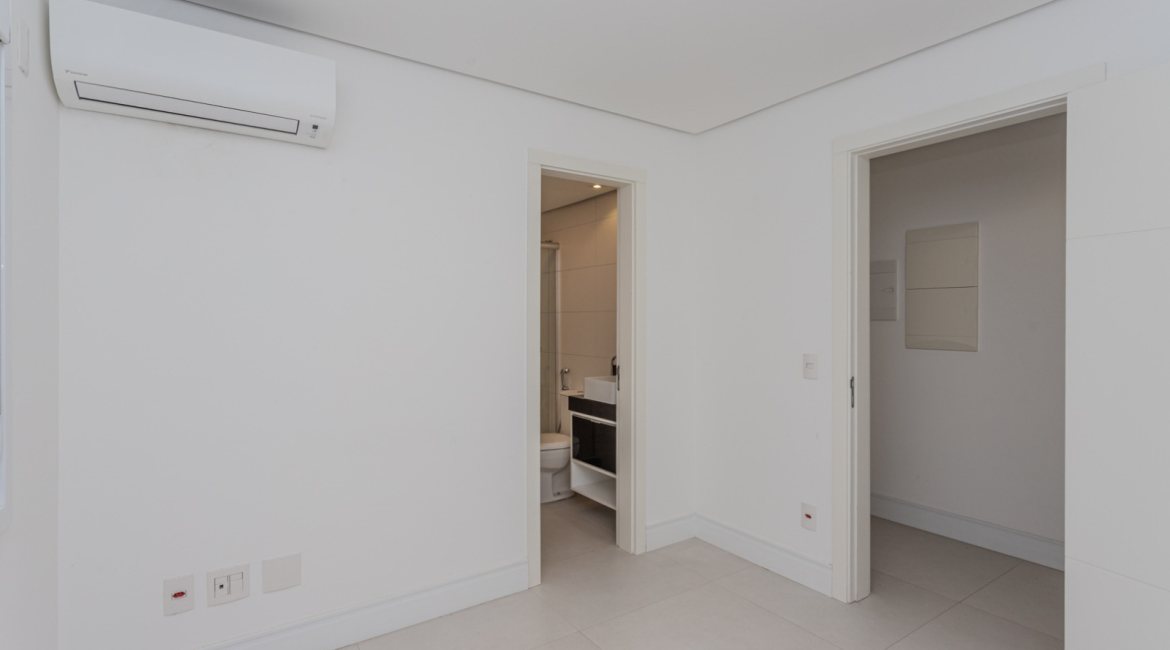 Apartamento à venda com 133m², 3 dormitórios, 3 suítes, 2 vagas, no bairro Tristeza em PORTO ALEGRE