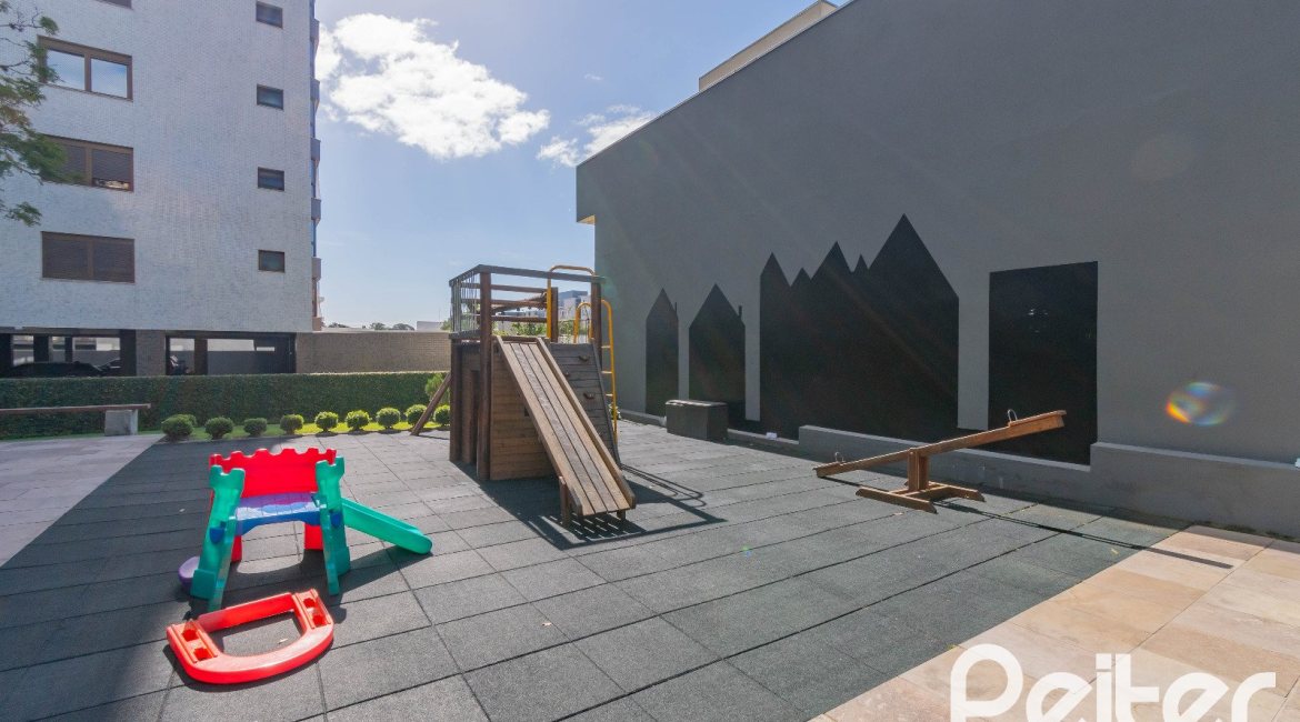 Apartamento à venda com 154m², 3 dormitórios, 1 suíte, 4 vagas, no bairro Tristeza em PORTO ALEGRE