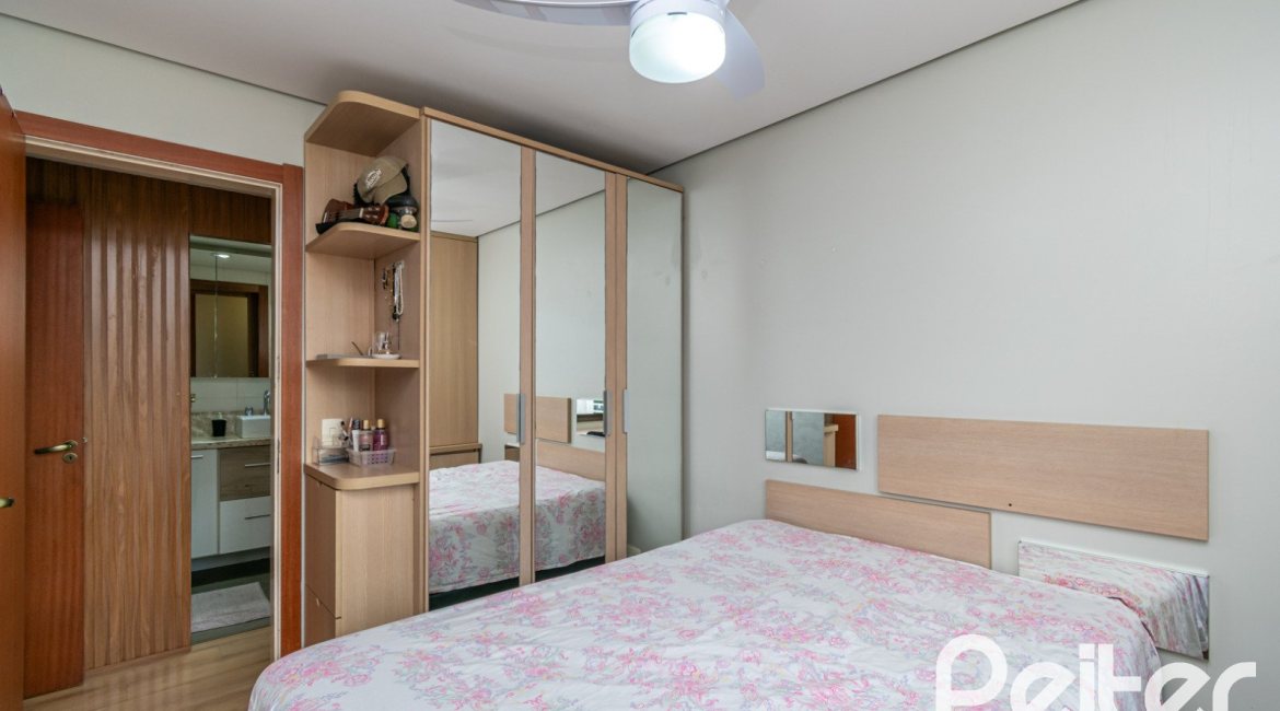 Cobertura à venda com 175m², 3 dormitórios, 1 suíte, 3 vagas, no bairro Tristeza em Porto Alegre