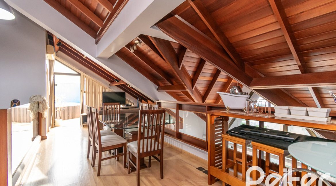 Cobertura à venda com 175m², 3 dormitórios, 1 suíte, 3 vagas, no bairro Tristeza em Porto Alegre