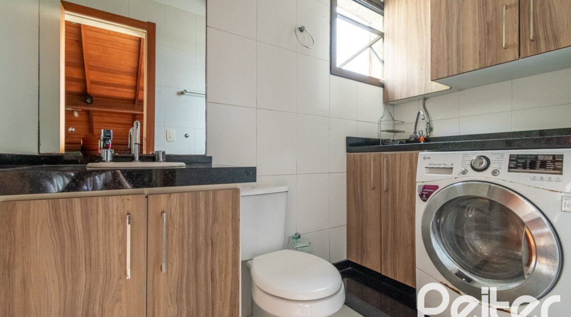 Cobertura à venda com 175m², 3 dormitórios, 1 suíte, 3 vagas, no bairro Tristeza em Porto Alegre