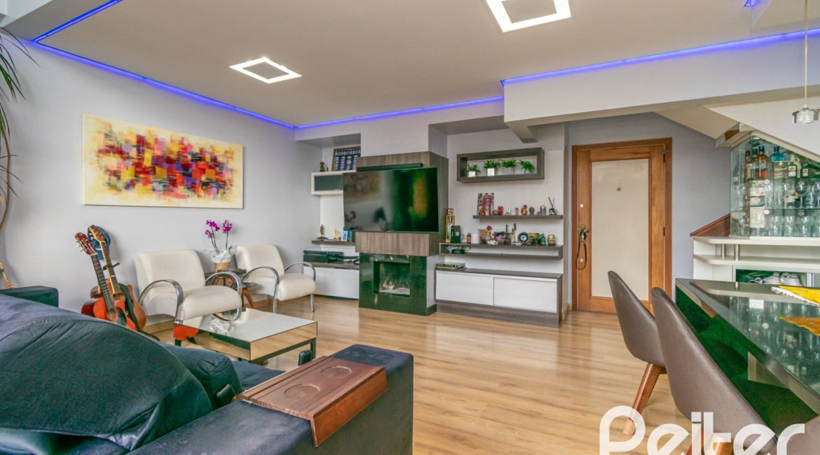 Cobertura à venda com 175m², 3 dormitórios, 1 suíte, 3 vagas, no bairro Tristeza em Porto Alegre